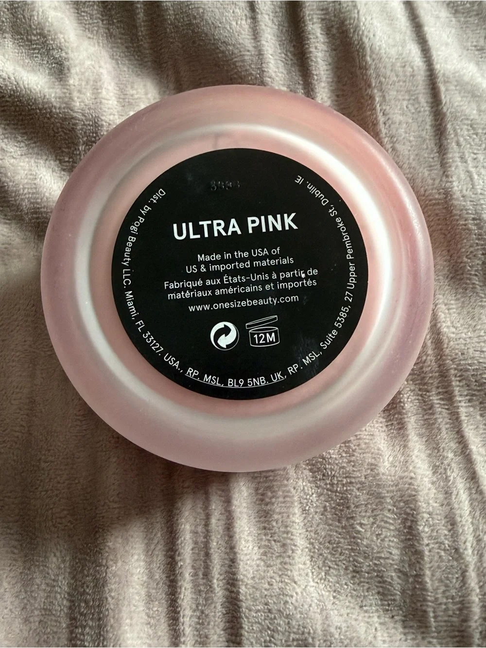Glossier One Size Ultra Pink face setting powder